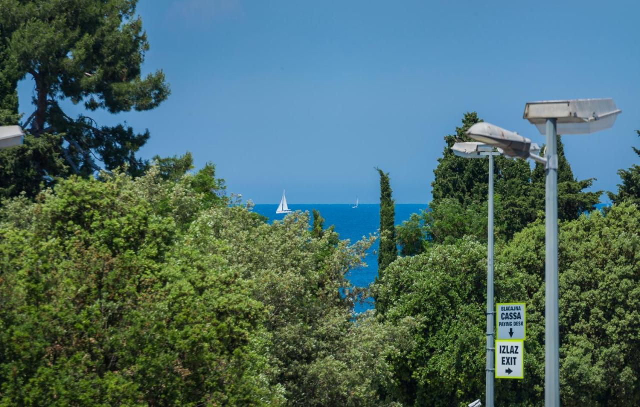 Val Di Sole Apartment Porec Bagian luar foto